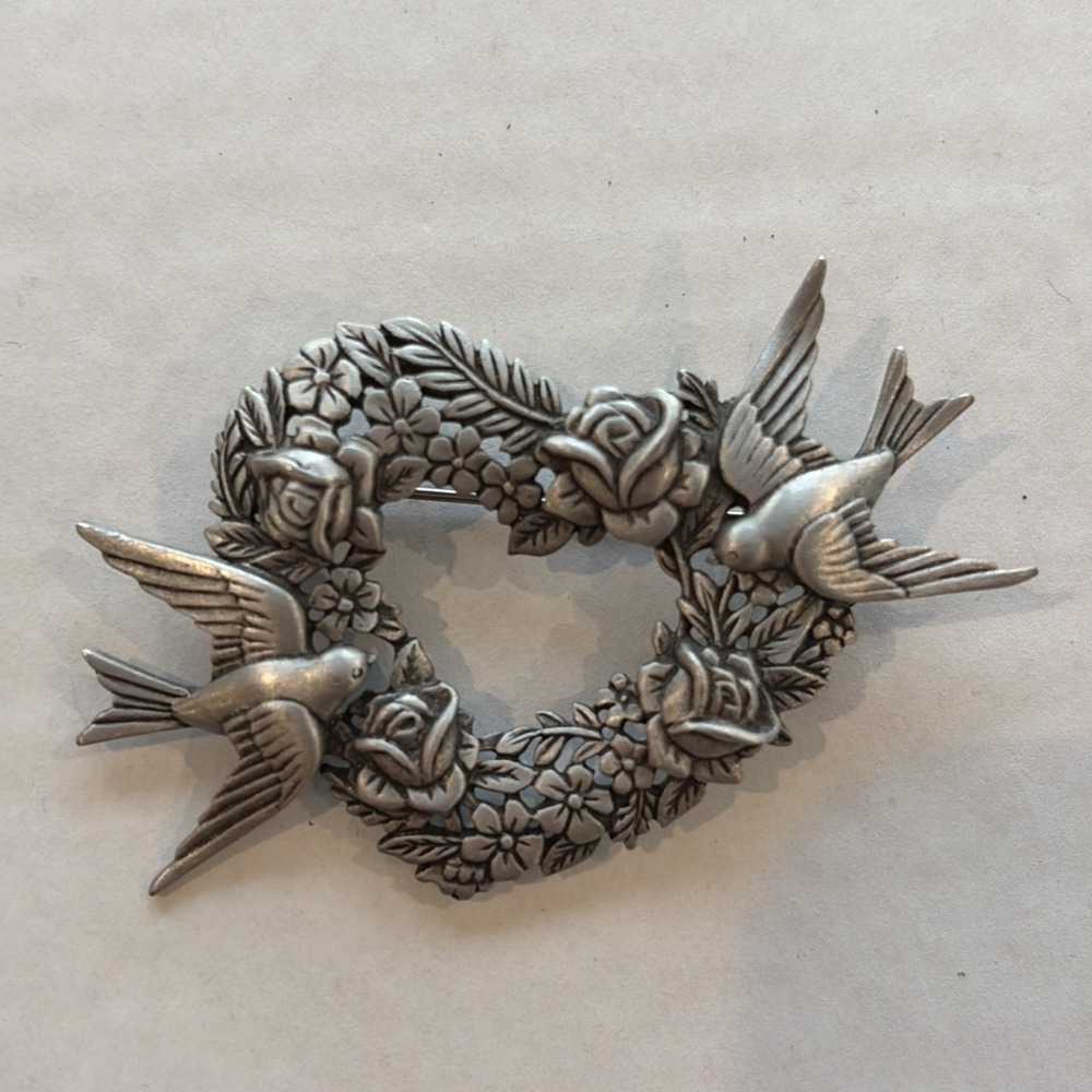 JJ Jonette Vintage Pewter Swallow Bird Heart Rose‎ Wreath Brooch Pin Signed